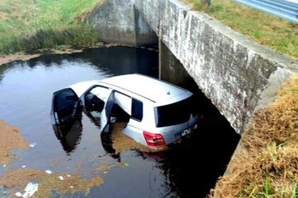 Accidente en ruta 2: despistó y cayó en una alcantarilla cerca de dolores