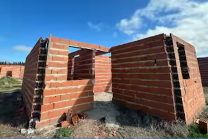 El municipio de castelli reanuda la construcción de viviendas para sus vecinos