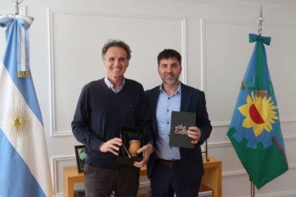 Echarren anunció la construcción de una pileta climatizada en castelli