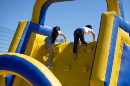 Fiesta termina en tragedia: nene de 9 años lucha por su vida tras caer de un inflable