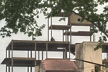 Persona en estado de crisis es rescatada de un edificio abandonado en chascomús