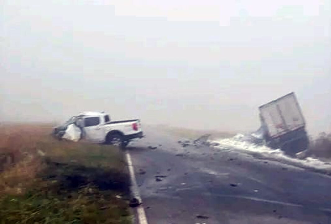 Un muerto tras fuerte choque frontal entre un camión y una camioneta ...