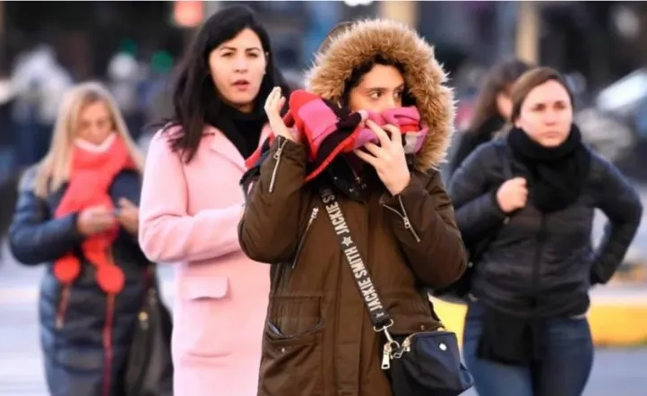 Alerta amarilla por frío extremo: 16 provincias se preparan para una ola polar este sábado