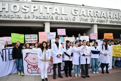 Trabajadores del Hospital Garrahan inician paro y festival por mejoras salariales y defensa del hospital