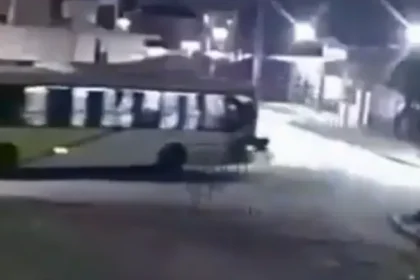 Un pasajero cae del colectivo 540 en Budge tras desprendimiento de ventanilla