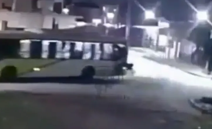 Un pasajero cae del colectivo 540 en Budge tras desprendimiento de ventanilla