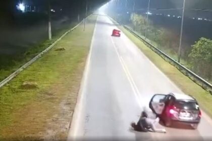 Mujer se tira de un auto de Uber en Berisso tras cambio de ruta inesperado