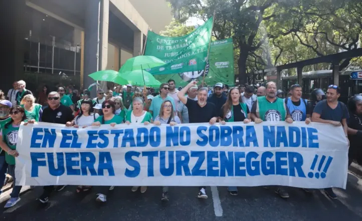 La Justicia suspende el DNU que eliminaba el feriado del 27 de junio para estatales