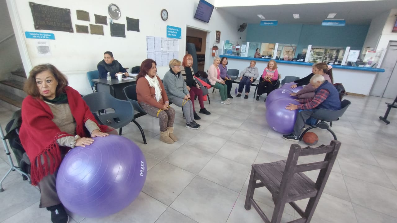 Gimnasia para abuelos: el Hospital de San Clemente lanza su programa innovador