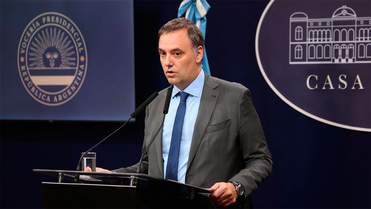 El Gobierno eliminará el asueto por el Día del Trabajador del Estado, anunció Manuel Adorni