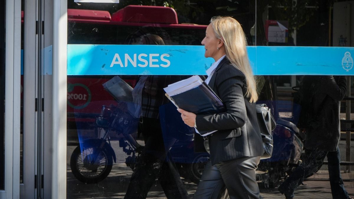 Cambios en el calendario de ANSES: ¿Cuándo cobran jubilados y beneficiarios en junio?