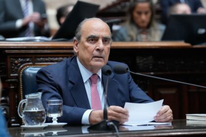 Guillermo Francos pide cambiar el sistema de consultas en el Senado y critica reelecciones indefinidas