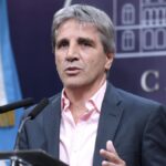 Caputo defiende el déficit de dólares y anticipa mejoras tras las elecciones de octubre