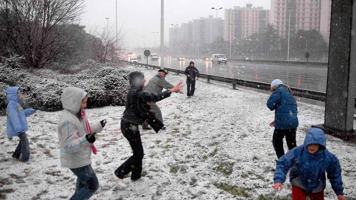 ¡atención! La ola polar traerá nieve a buenos aires entre el domingo y el lunes