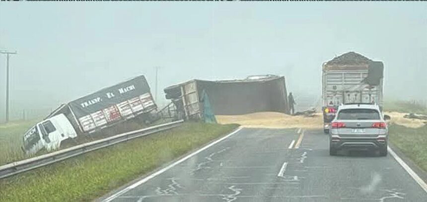 Tremendo vuelco de un camión en Ruta 226 para evitar una tragedia mayor