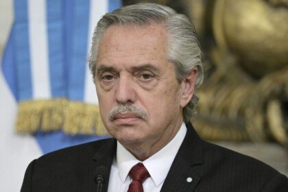 Alberto Fernández denunció persecución política tras su procesamiento en la causa Seguros