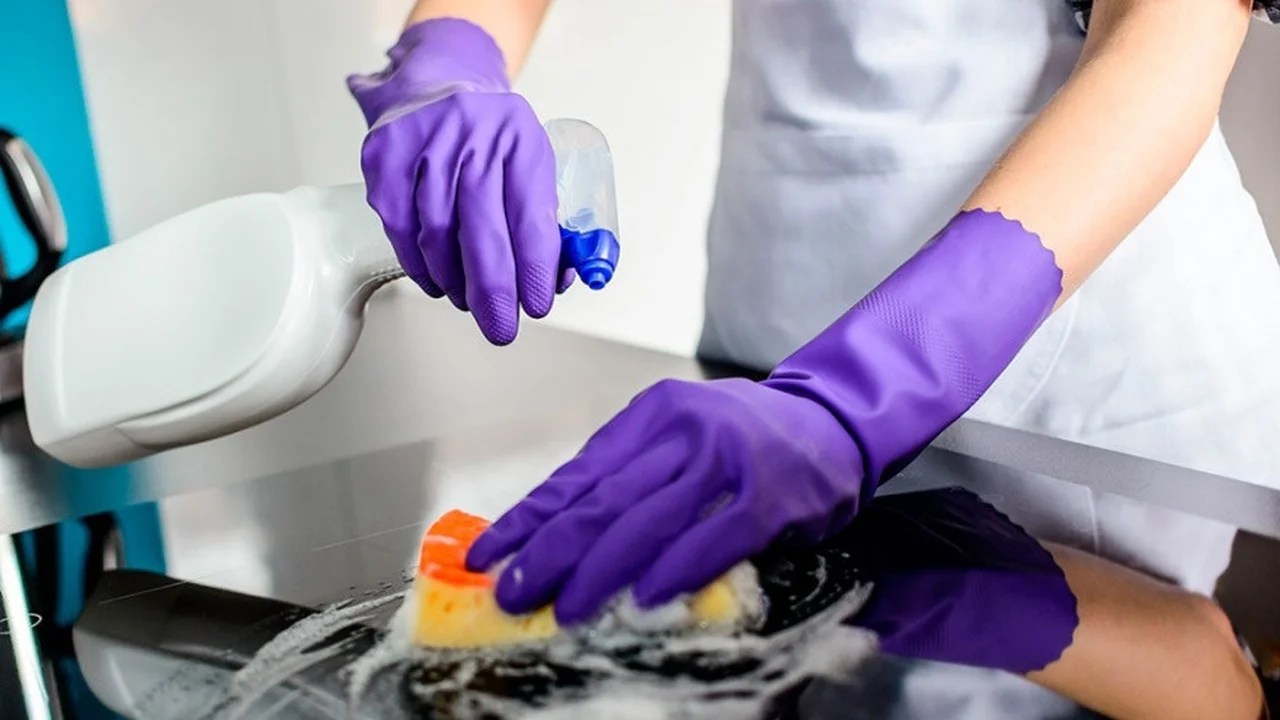 Empleadas domésticas, en la espera de un aumento salarial tras meses de sueldos estancados