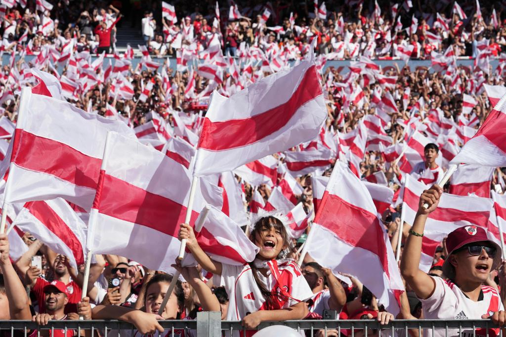 La AFA da luz verde al regreso gradual de hinchas visitantes en la liga local