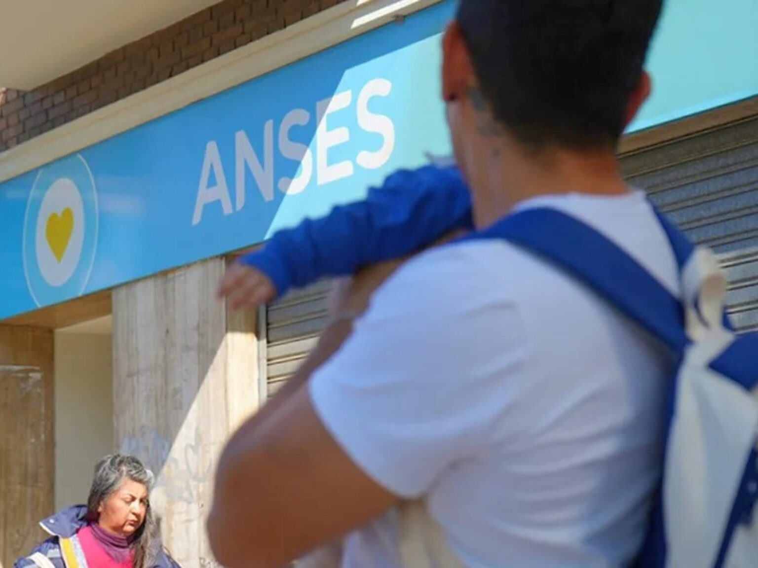 AUH sube un 1,5% en julio: cómo y cuándo cobrarán más de 4 millones de chicos