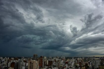 Inusual ciclogénesis desata tormentas y alerta amarilla en Buenos Aires