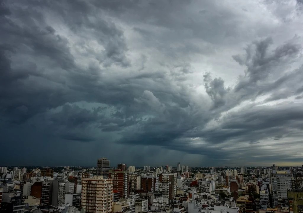 Inusual ciclogénesis desata tormentas y alerta amarilla en Buenos Aires
