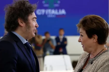 El FMI prepara revisión del acuerdo con Milei en un clima tenso y economía desgastada