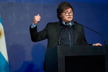 Milei confirma veto a jubilaciones en clave de tensión mientras presenta en la Bolsa