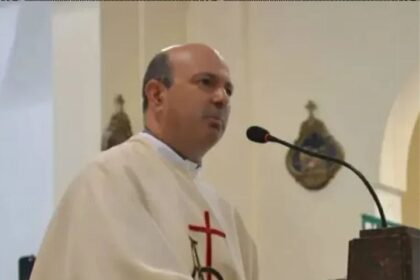 sacerdote condena santa fe