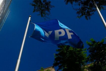Argentina presentó argumentos para frenar la entrega de acciones de ypf ante la corte de ee. Uu.