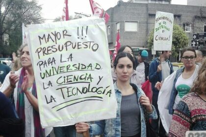 Científicos de Conicet inician huelga mientras deslumbran con hallazgos en Mar del Plata