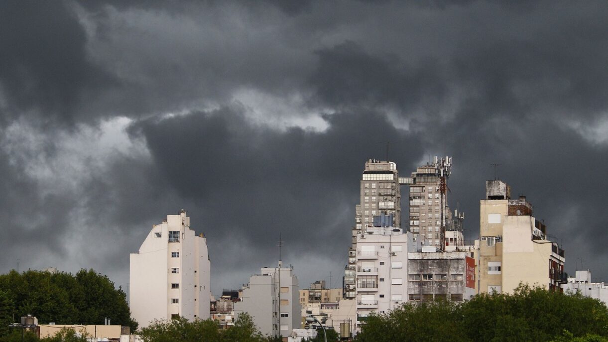 Ciclón en el horizonte: tormentas y vientos intensos azotarán Buenos Aires desde el martes 19