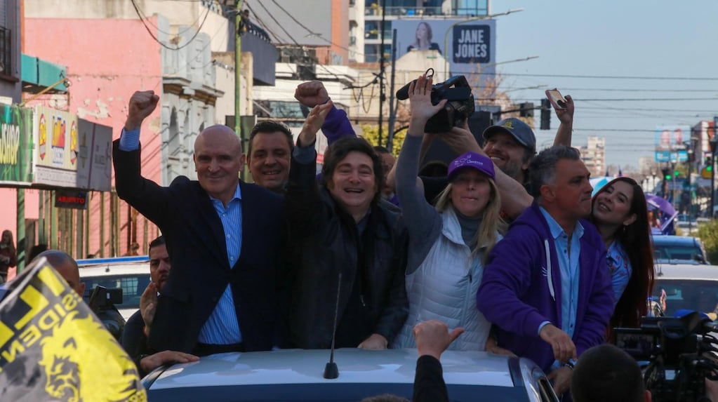 Milei acusa al kirchnerismo por ataques en Lomas de Zamora tras caravana pacífica