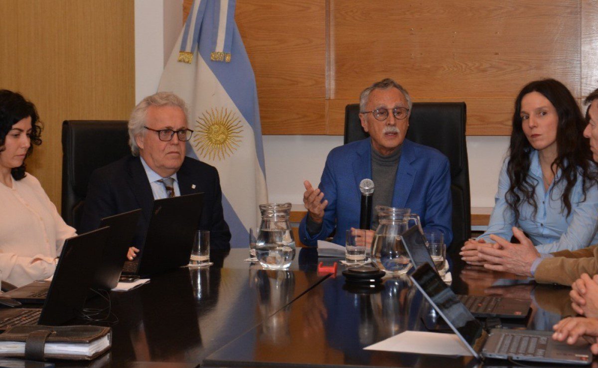 Crisis en obras sociales: el Gobierno interviene a dos más y tensión con gremios crece