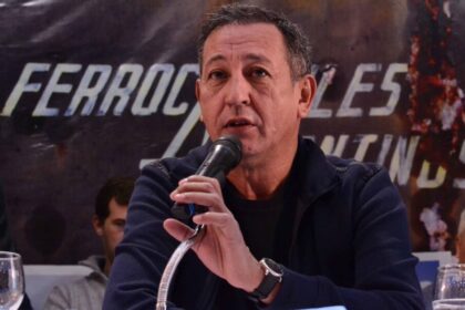 Trabajadores de trenes logran nuevo acuerdo salarial con bonos y aumentos para el segundo semestre