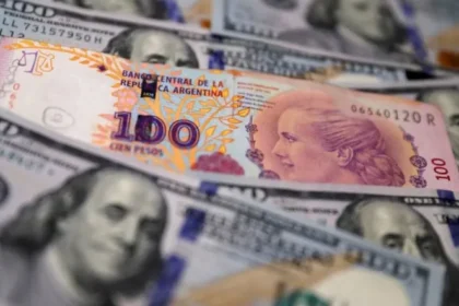 El dólar oficial baja 5 pesos y se vende a $1.380 en el Banco Nación este miércoles