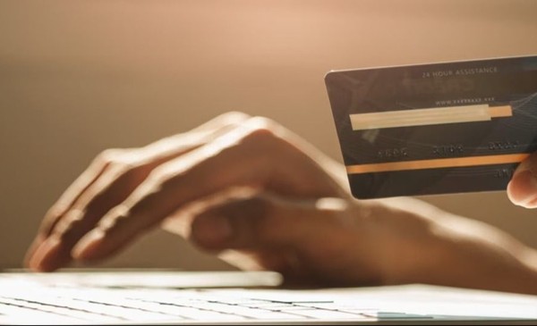 Escapan a Europa docentes tras estafa de casi $4 millones en escuela de Boedo