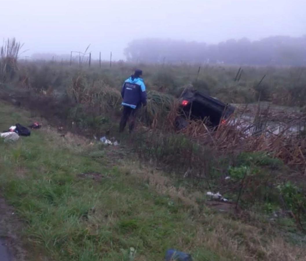 Milagro en la Ruta 11: dos jóvenes ilesos tras espectacular vuelco en Mar del Tuyú
