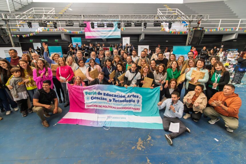 La Costa brilló con la Feria de Educación: más de 1.300 estudiantes presentaron sus proyectos