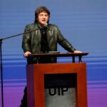 Show, política y campaña: Milei presentó su libro con recital y mensajes al kirchnerismo en el Movistar Arena