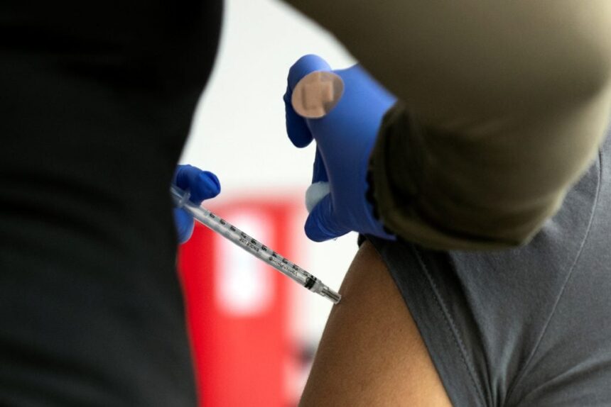 Desde el lunes, vacuna contra el dengue para bonaerenses de 15 a 59 años sin restricciones