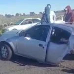 Tragedia en Ruta 11: un bebé de 2 años murió al chocar un auto con una columna y partirse en dos