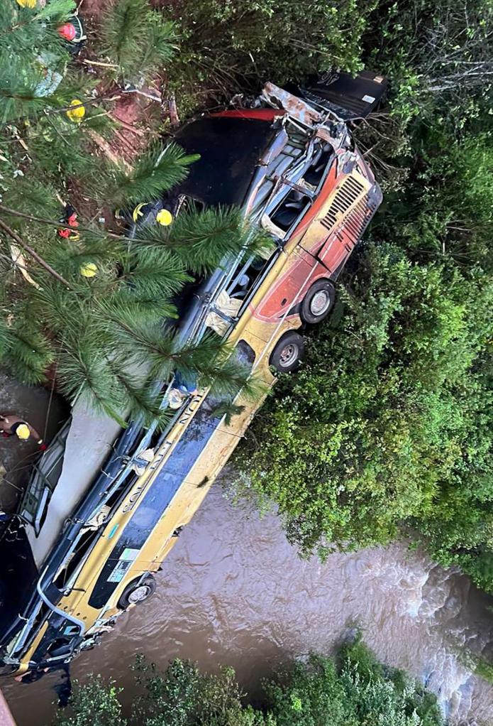 Tragedia en Misiones: 13 muertos tras choque entre autobús y auto particular