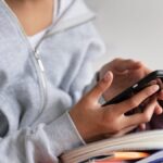 La Provincia promulgó la ley que regula el uso de pantallas en escuelas primarias