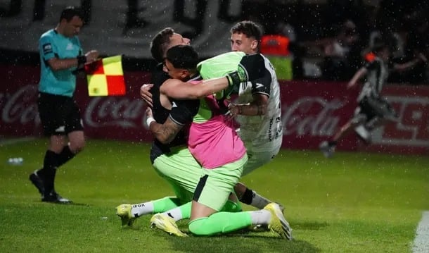 Tragedia tras el ascenso: dos hinchas de Gimnasia de Mendoza mueren en accidente en San Luis