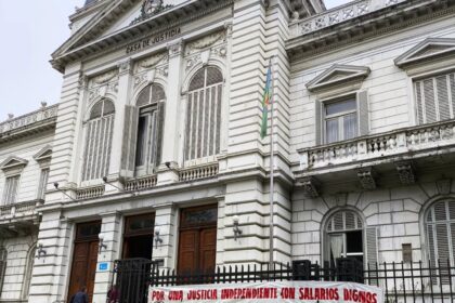 Judiciales de la Provincia de Buenos Aires denuncian caída salarial del 80% y convocan a plenario