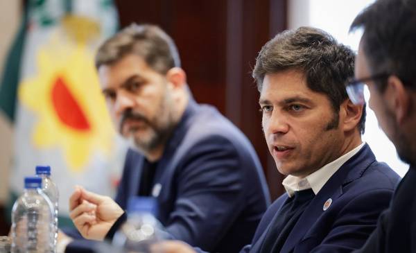 Kicillof firmó contratos para fortalecer a los municipios en medio de la crisis económica