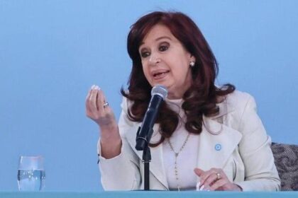 Cristina kirchner deberá devolver $1. 000 millones por su jubilación: ¿qué implica esta decisión?