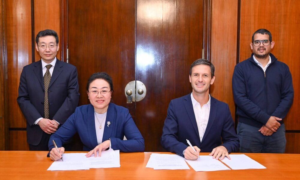 Mantegazza firmó acuerdo clave con China y apuesta al desarrollo de San Vicente