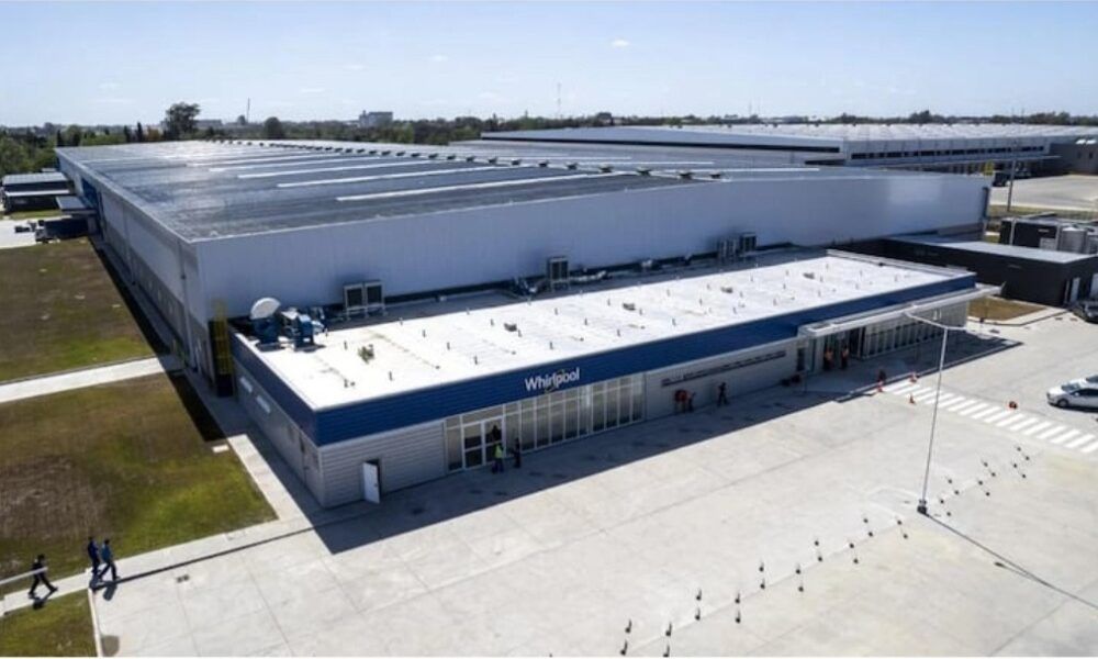 Whirlpool cerró su planta en Pilar y despidió a 220 trabajadores por caída de ventas