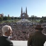 Johnny Depp deslumbró en La Plata: una multitud lo recibió en Plaza Moreno